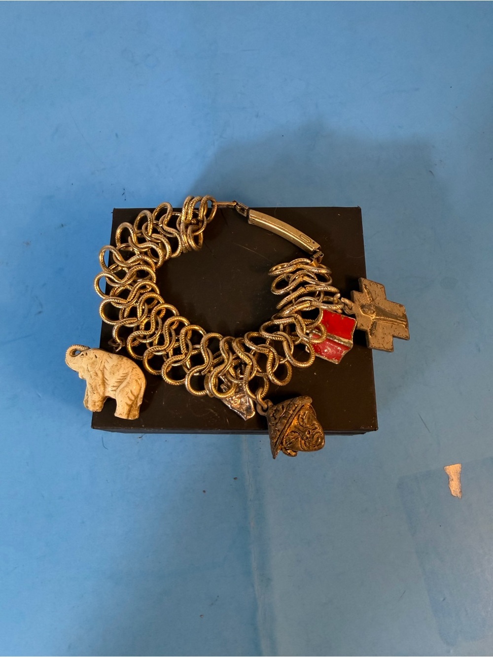 chunky vintage gold-tone charm bracelet (chain with pendants)